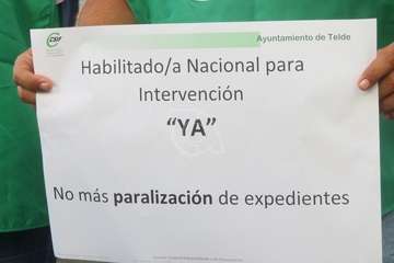 Representantes sindicales de CSIF se concentraron ante las puertas del Ayuntamiento para exigir a Función Pública el nombramiento de un interventor/TA.